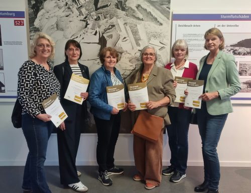 Übergabe von Ehrenamtskarten